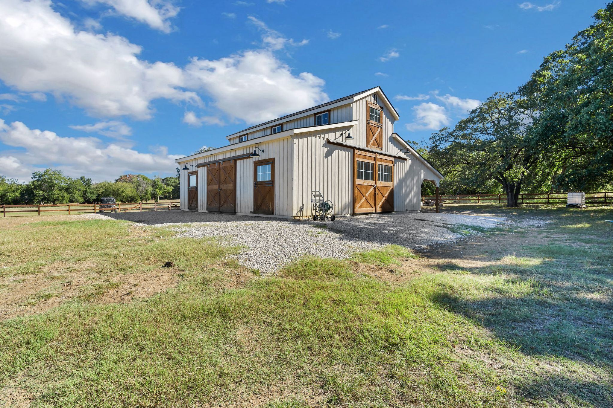 Monitor Horse Barn