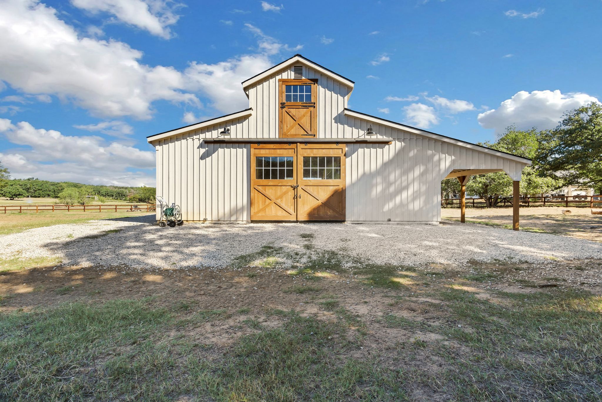 Monitor Horse Barn