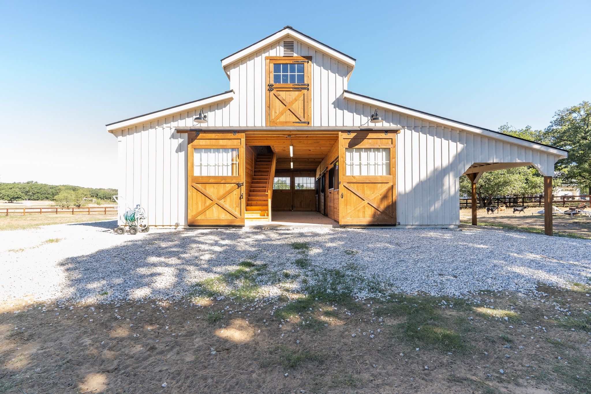 Monitor Horse Barn