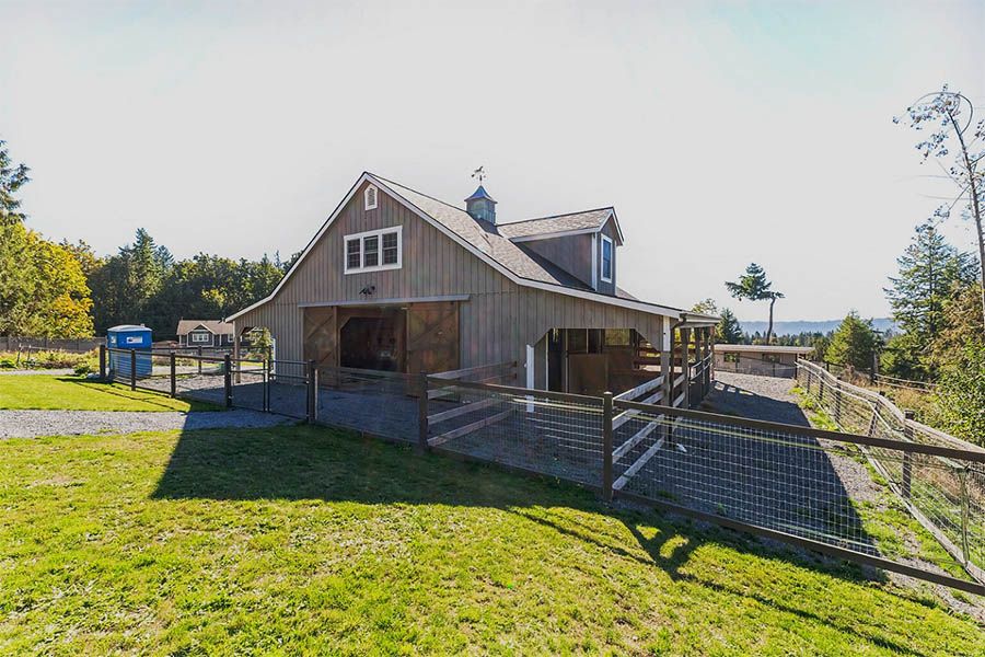 Horse Barn 